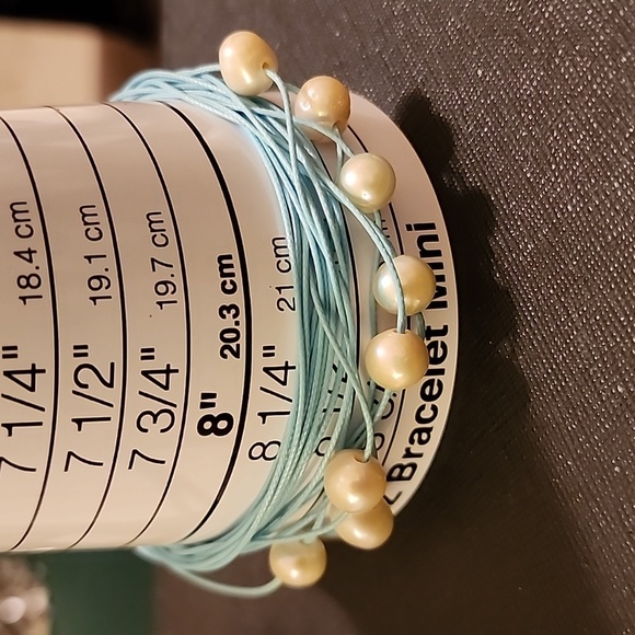 Turquoise Leather with Freshwater Pearls 8 1/4" - Picture 3 of 4